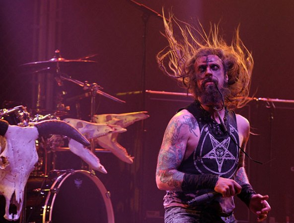Rob Zombie. Cantante y director de cine, fanático de lo macabro. De los pocos que pueden decir respecto a los tatuajes de Rihanna, Demi Lovato y Angelina Jolie juntas: "¡Ja! Eso no es nada".