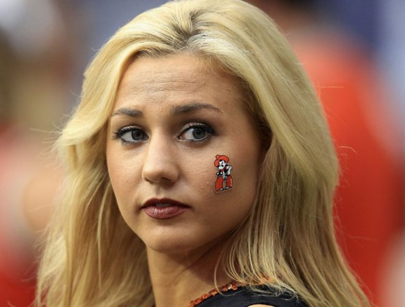 Las porristas de la NFL y del "football" universitario asombran con su belleza y su energía.
