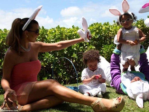 Después de semejante éxito, no tuvo la misma suerte con el nuevo disco "Chambracelet" con unas 500 mil unidades vendidas. En la foto: Mariah Carey dsifrutando en familia.