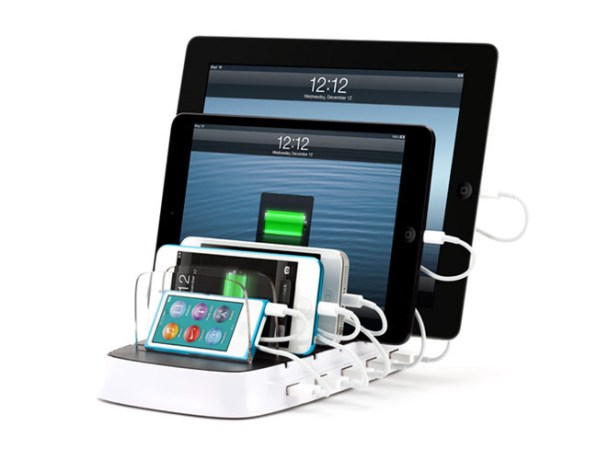 El cargador digital Griffin PowerDock 5 tiene capacidad para cinco aparatos distintos. Olvídate de los cables enredados.