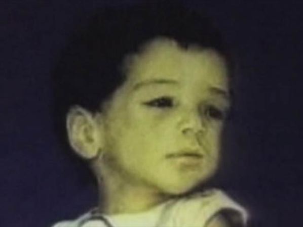 El niño Lázaro Figueroa fue asesinado en noviembre de 1990. Su cuerpo fue encontrado arrojado debajo de un seto en el jardín de una casa de Miami Beach. El muchacho se había muerto de hambre, golpeado y quemado. Tenía sólo 18 libras cuando fue asesinado, cerca de la mitad de lo que debería haber pesado.Cuando no se conocía su identidad, se le llamó "baby lollipops, debido a la pequeña camiseta blanca que llevaba puesta con paletas en el frente.