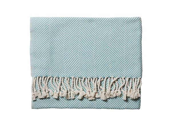 Bufanda de Serena & Lily Herringbone; encuéntrala en serenaandlily.com, $295.