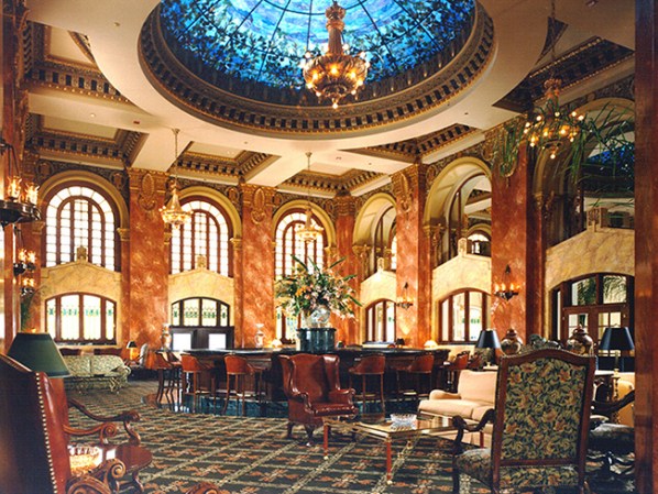 El Bar Domo en el Camino Real, ubicado en el hotel de 102 años es un espacio suntuoso donde podrás disfrutar de un par de margaritas de las mejores.