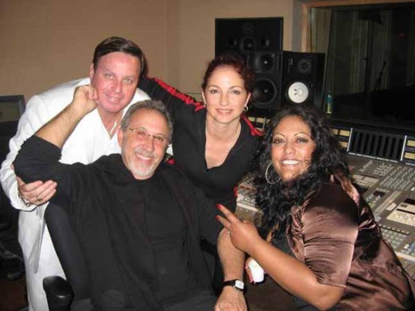 Linda Viera Caballero es conocida por su nombre artístico La India. En la foto junto a Gloria y Emilio Estefan en el estudio de grabación.