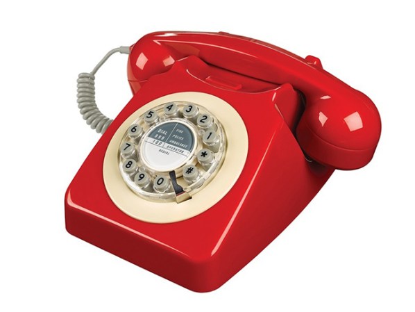 Teléfono 746; disponible en maxandmoritz-la.com, $70.