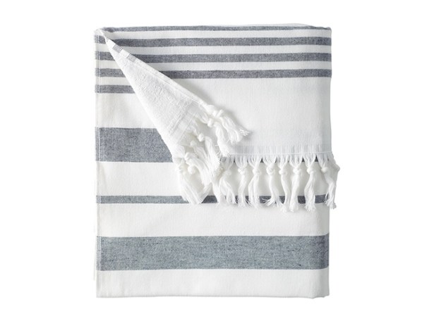 Toalla playera de Serena & Lily; encuéntrala en serenaandlily.com, $48.