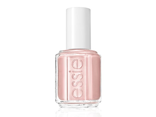 Un delicado tono primaveral; esmalte de Essie. Encuéntralo en ulta.com, $8.50.