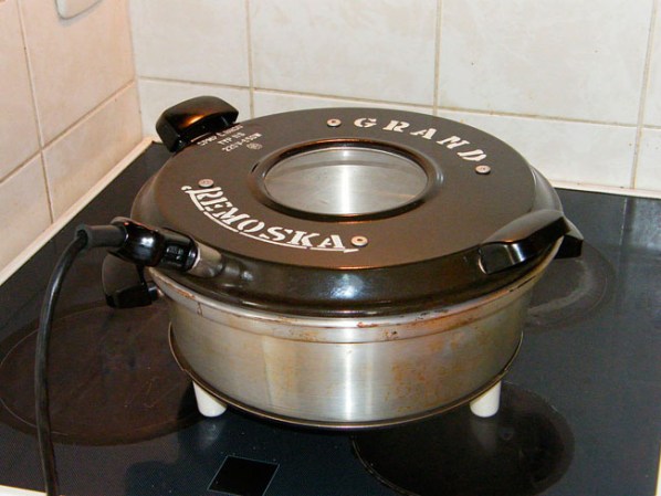 Remoska, mini horno eléctrico famoso en Inglaterra.