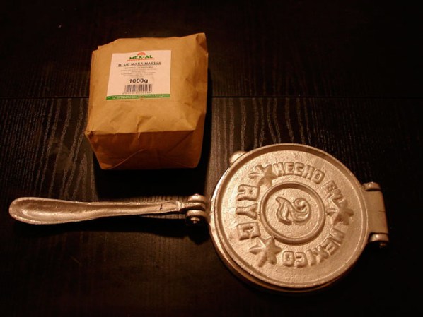 Tortillera mexicana, para dar la forma de la tortilla a la masa de maíz más fácilmente.