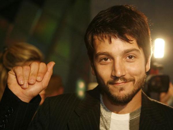 Diego Luna (1979, Ciudad de México), actor actor que ha alcanzado renombre en el cine mundial junto con su amigo Gael García Bernal.