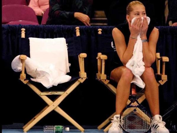 Una derrota más, esta vez contra la suiza Martina Hingis, el 18 de noviembre del 2000 en Nueva York.