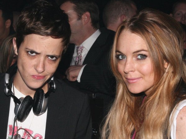 Septiembre, 2008: Después de ser vista junto a la Dj Samantha Ronson durante varios meses, Lohan rompe el silencio y confirma que mantienen una relación sentimental.
