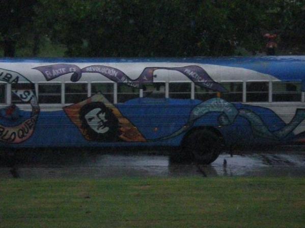 Un omnibus de Pastores por la PAZ en La hab. del Este desde el Edif. 77