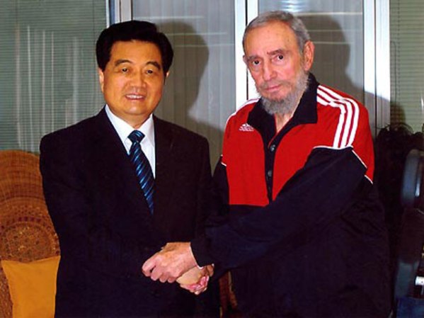 18 DE NOVIEMBRE, 2008: Se reúne con el presidente chino Hu Jintao durante una visita que hizo éste a La Habana.