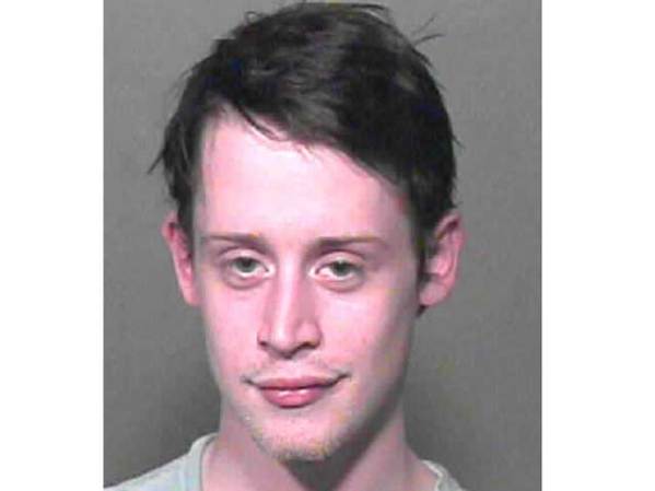 Macaulay Culkin, el ex niño prodigio de la actuación, por posesión de marihuana en el 2005.