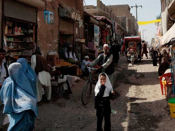 Callejuela de la ciudad de Herat, una de las más importantes del país.