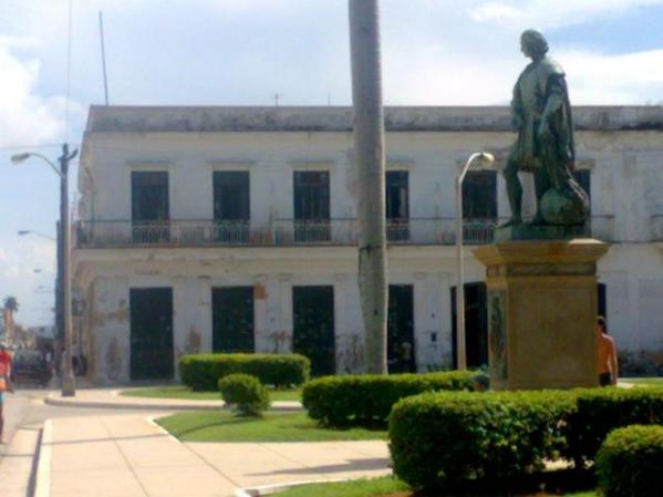 hotel la dominica cardenas en este lugar se izo la bandera cubana por primera vez en cuba por eso lo de ciudad bandera (esta en ruinas)
