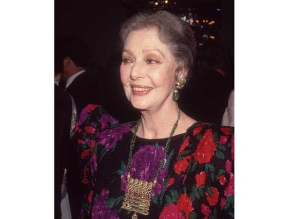 Loretta Young, ya mayor.