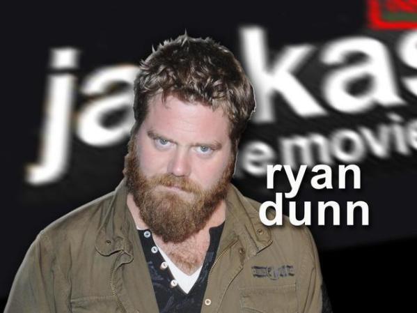 Ryan Dunn, 34 años, fue protagonista del famoso programa "Jackass"; murió el 20 de junio del 2011. Se estrelló cuando conducía un auto y se especula que manejaba bajo la influencia del alcohol. En el accidente también falleció un asistente de producción.
