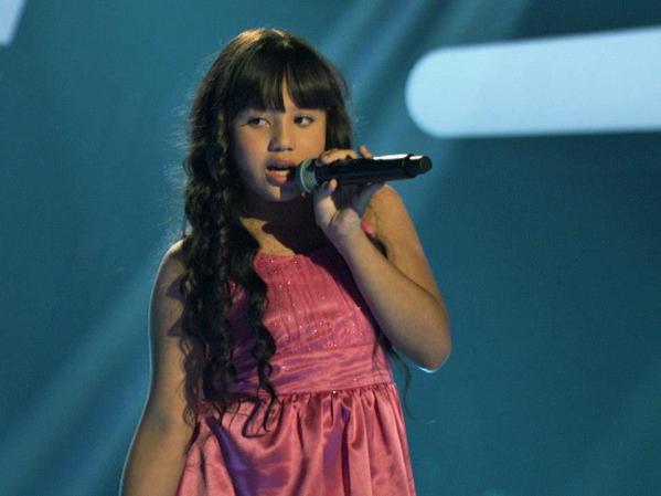 Jennifer Ruby de Puerto Rico tiene 10 años y cantó "Algo más" de la Quinta Estación. En su pueblo le decían "La Selena de Arroyo". Al final, entre Roberto y Paulina, decidió irse con Paulina Rubio.