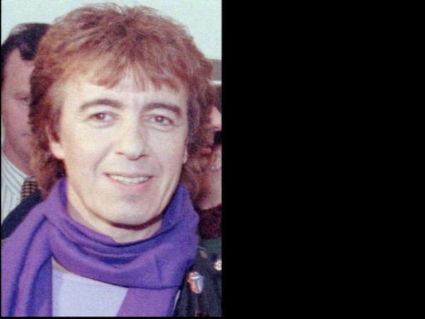 El bajista de los Rolling Stones no perdió el tiempo entre gira y gira. Se aprendió los acordes de al menos 1,000 de sus fanáticas.