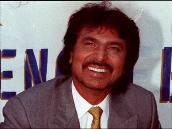 El cantante de los ojos azules ha enamorado a 3,000 mujeres, asegura la revista.