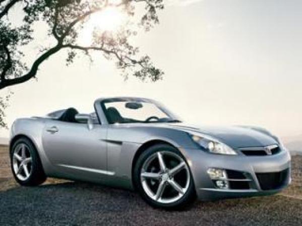 Algo debe tener el Saturn Sky, el preferido entre los estudiantes universitarios.