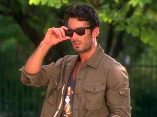 Aarón Díaz es Santiago Cano, en “Santa Diabla”.