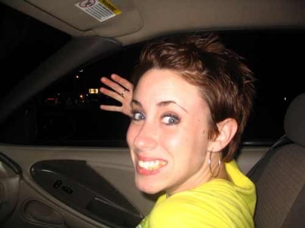 Fotos tomadas de la página que Casey Anthony mantenía en photobucket.com antes de ser juzgada y exonerada por la muerte de su hija Caley Anthony y que fueron consideradas como posible evidencia por la fiscalía.