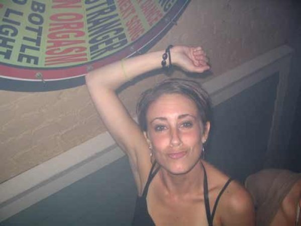 Fotos tomadas de la página que Casey Anthony mantenía en photobucket.com antes de ser juzgada y exonerada por la muerte de su hija Caley Anthony y que fueron consideradas como posible evidencia por la fiscalía.