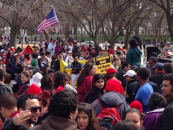 En Washington, D.C., organizadores de Trabajadores Unidos dicen que más de 350 personas participaron en la capital.