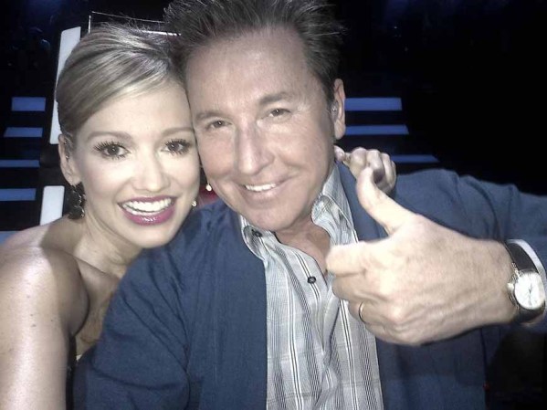 Dice haber tenido "una experiencia extraordinaria" al brindar "seguridad emocional" a quienes les tocó entrenar para el show. En la foto: Con Ricardo Montaner.