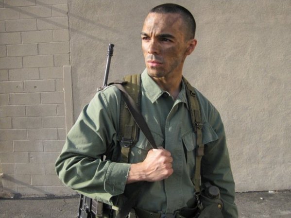 En “Bad Ass”, made in Hollywood, Shalim interpreta al personaje principal Frank Vega de adolescente.