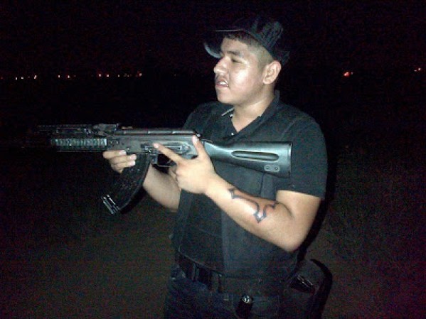 Fotos de presuntos sicarios del narcotrafico en Nuevo Laredo, Tamaulipas, México, difundidas por la página web Blog del Narco.