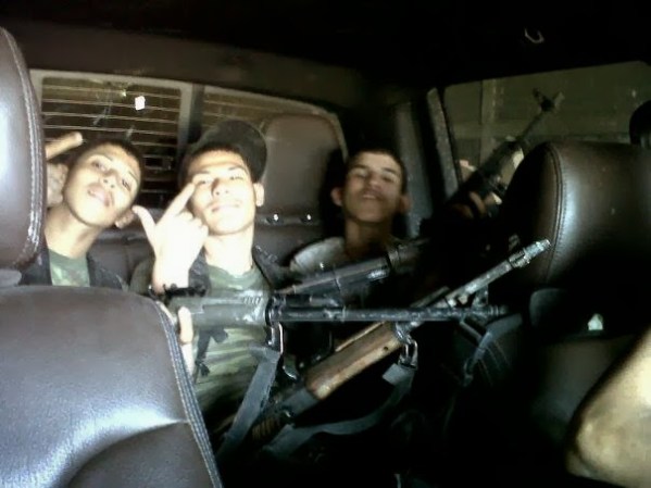 Fotos de presuntos sicarios del narcotrafico en Nuevo Laredo, Tamaulipas, México, difundidas por la página web Blog del Narco.