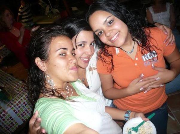 Suyima con amigas.