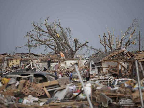 El estado de Oklahoma está de luto tras el paso de un descomunal sistema de tornados que ha costado decenas de vidas.
