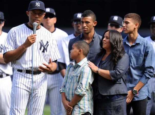 23 DE SEPTIEMBRE, 2013: El lanzador, Mariano Rivera, fue inmortalizado en el Yankee Stadium, en frente de miles de fanáticos.