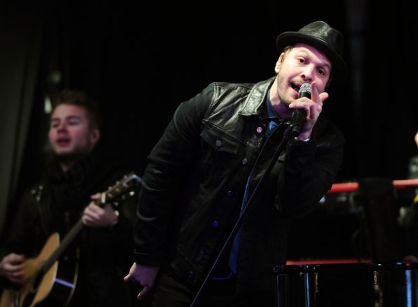El músico y compositor Musician Gavin DeGraw presentó un espectáculo musical.