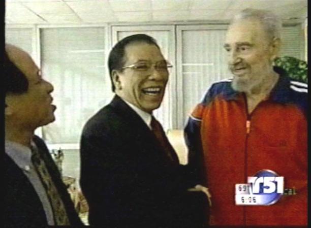 3 DE JUNIO, 2007: Reaparece en la TV cubana acompañado de una delegación vietnamita.