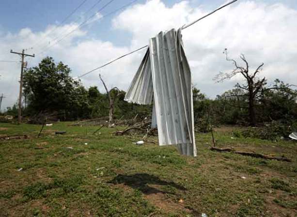 El estado de Oklahoma está de luto tras el paso de un descomunal sistema de tornados que ha costado decenas de vidas.