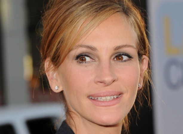 Julia Roberts<br />Además de su emblemática sonrisa, uno de los rasgos que más resaltan en el rostro de esta "Mujer Bonita" son los labios. Recuerda exfoliarlos una o dos veces por semana con una loción de grumo fino, para que se vean suaves y radiantes como los de Julia.
