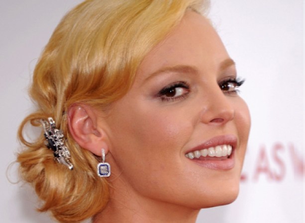 Katherine Heigl <br />Una hermosa sonrisa y unos labios que no se quedan atrás para esta actriz, que en esta alfombra roja los lució en color rosado con un toque de brillo.