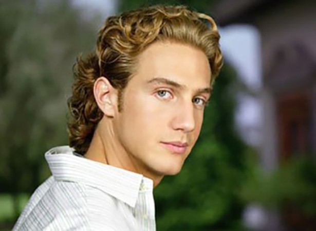 El joven Nicolás Nuñez, interpretado por Eugenio Siller, sufre un trágico accidente que cambia muchas vidas.