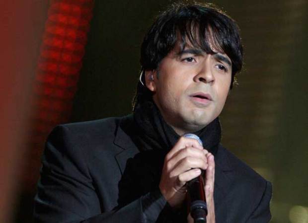 Luis Fonsi: "Oremos Por Boston".