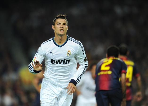 Ronaldo festeja uno de sus dos goles.