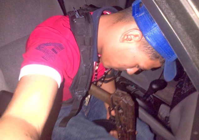 Fotos de presuntos sicarios del narcotrafico en Nuevo Laredo, Tamaulipas, México, difundidas por la página web Blog del Narco.