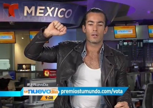Desde México, el guapo actor y cantante se sumó a la presentación de nominados. Aarón Díaz y Gaby Espino serán los conductores de la tercera edición de los Premios Tu Mundo.