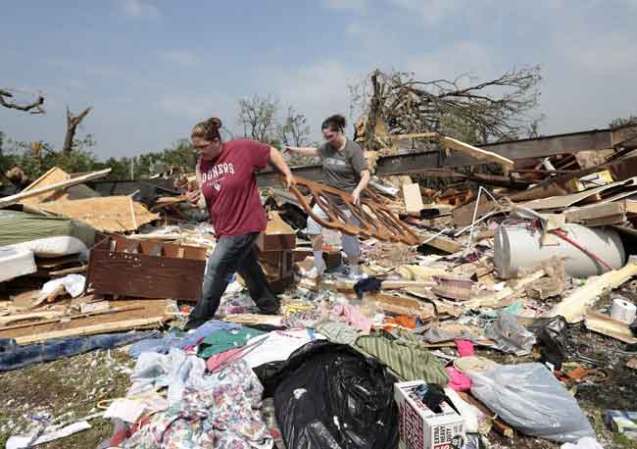 El estado de Oklahoma está de luto tras el paso de un descomunal sistema de tornados que ha costado decenas de vidas.