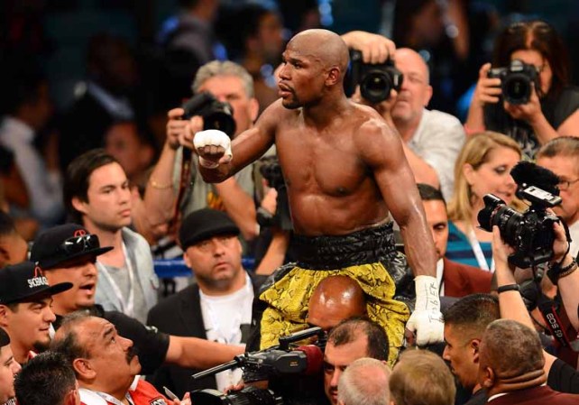 El pugilista Floyd Mayweather retuvo el título del peso welter del Consejo Mundial de Boxeo (CMB) al vencer por decisión unánime a Robert Guerrero.